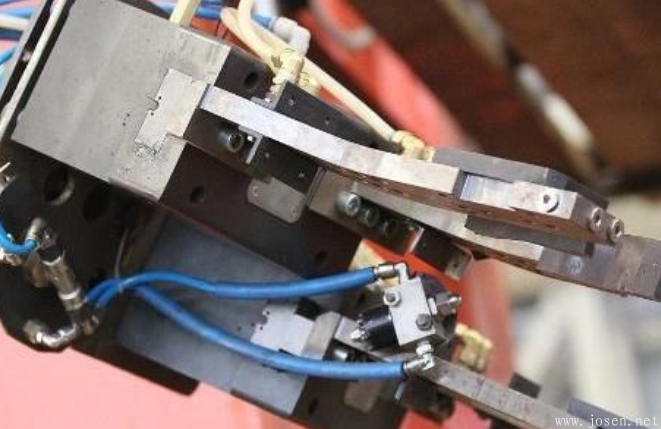 重大突破！中船重工研發(fā)國內(nèi)首個3D縫紉機器人打破國外壟斷